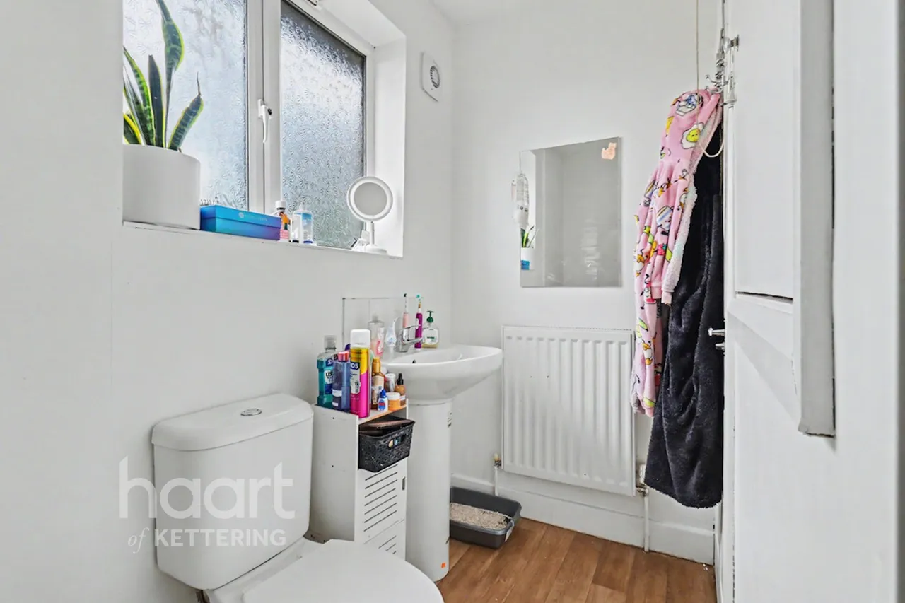 Gilchrist Avenue, Corby, NN17, photo 13