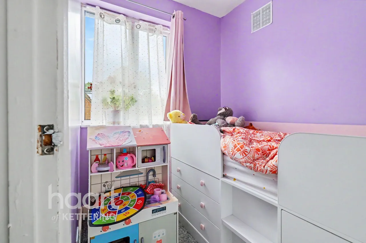 Gilchrist Avenue, Corby, NN17, photo 11
