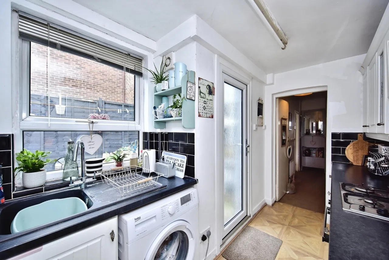 Luton Road, Chatham, ME4, photo 12