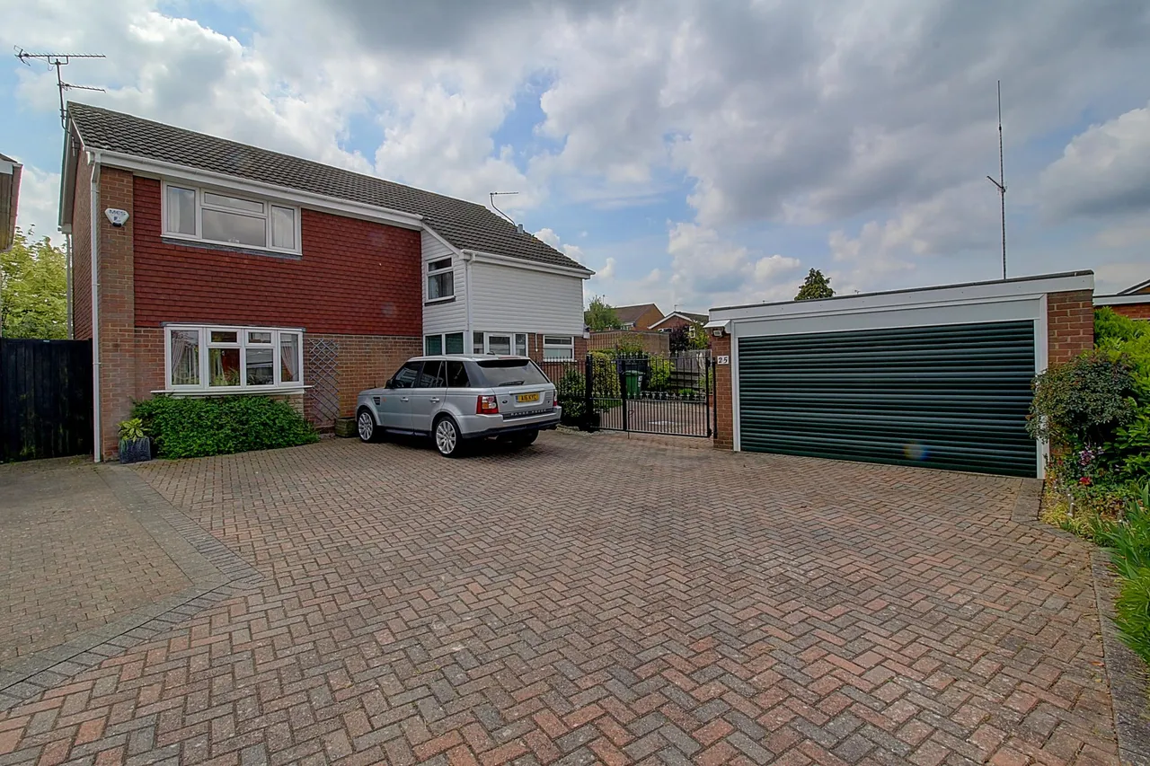 4 bed house for sale, Langdale Drive, Nuneaton, CV11