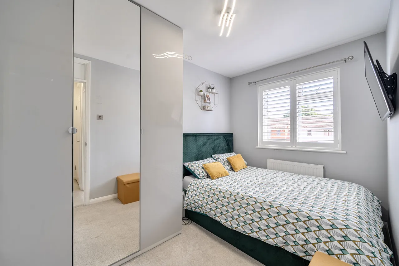 Immaculately presented family home in prime Hillingdon!, UB10, photo 6