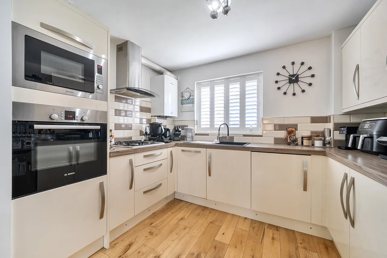 Immaculately presented family home in prime Hillingdon!, UB10, photo 17