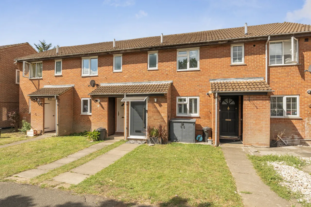 Immaculately presented family home in prime Hillingdon!, UB10, photo 11