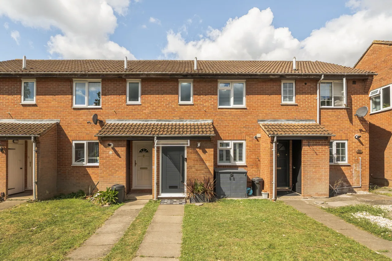 2 bed house for sale, Immaculately presented family home in prime Hillingdon!, UB10