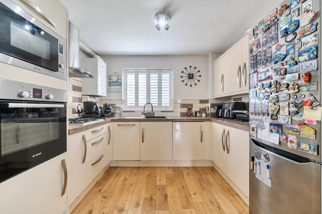 Immaculately presented family home in prime Hillingdon!, UB10, photo 4