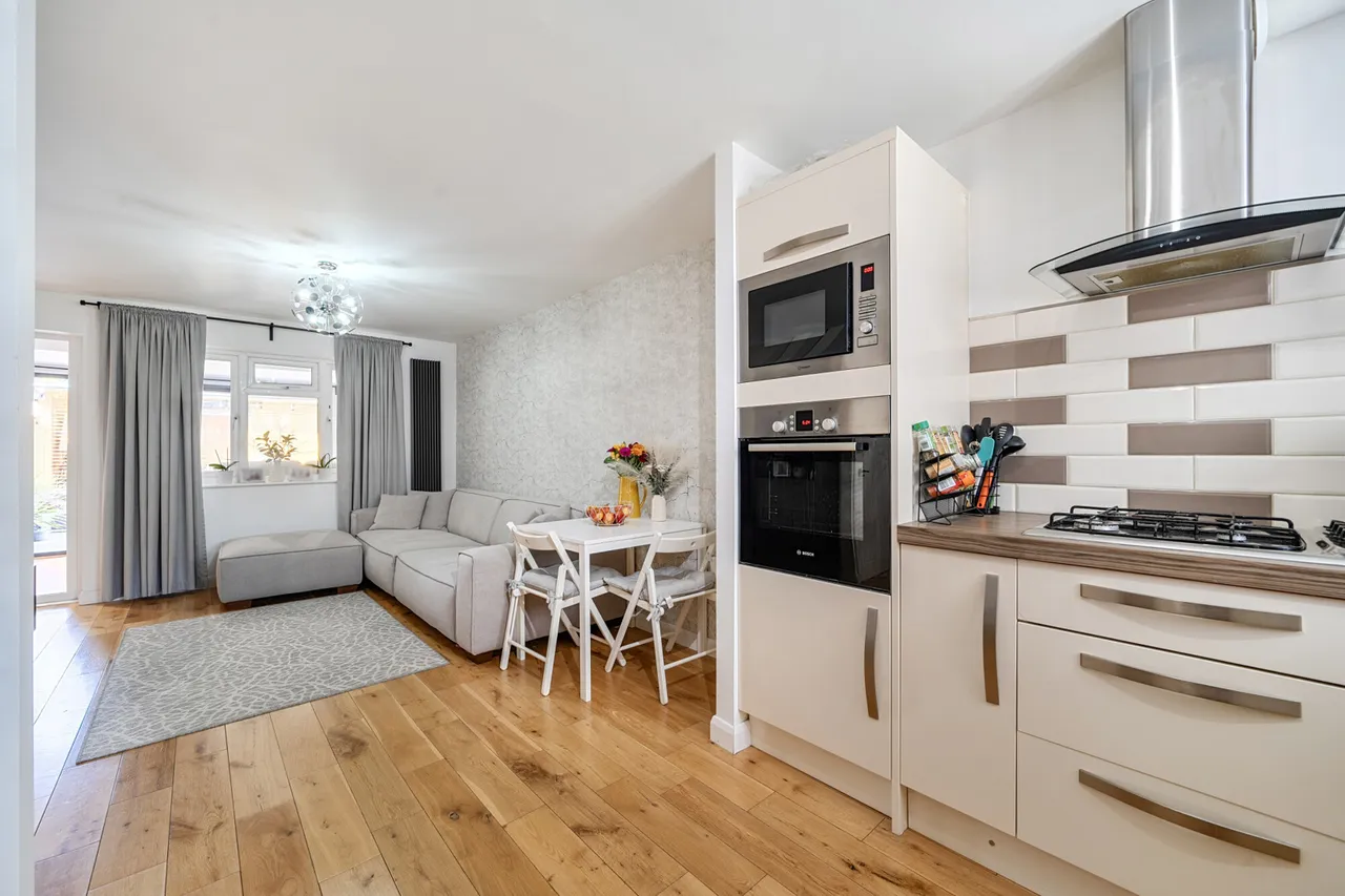 Immaculately presented family home in prime Hillingdon!, UB10, photo 19