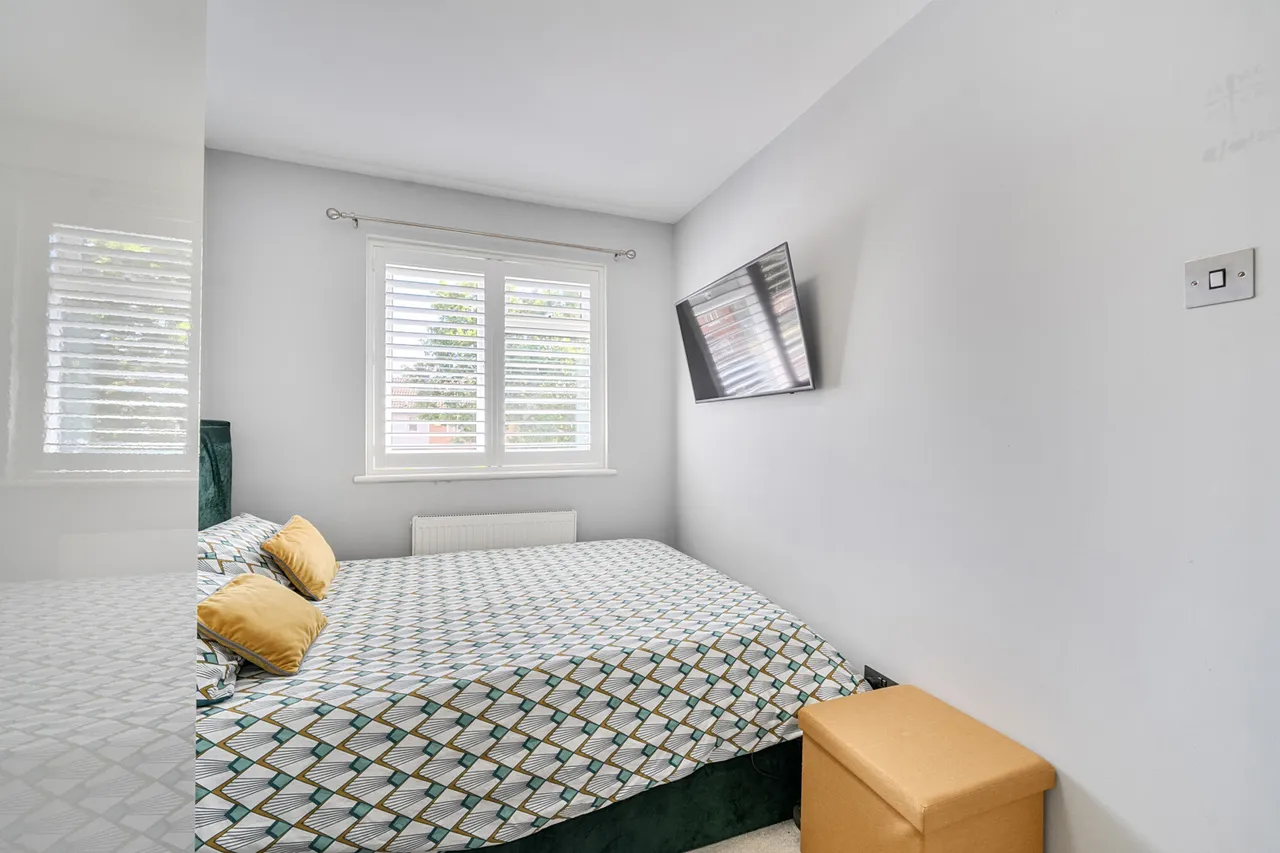 Immaculately presented family home in prime Hillingdon!, UB10, photo 15