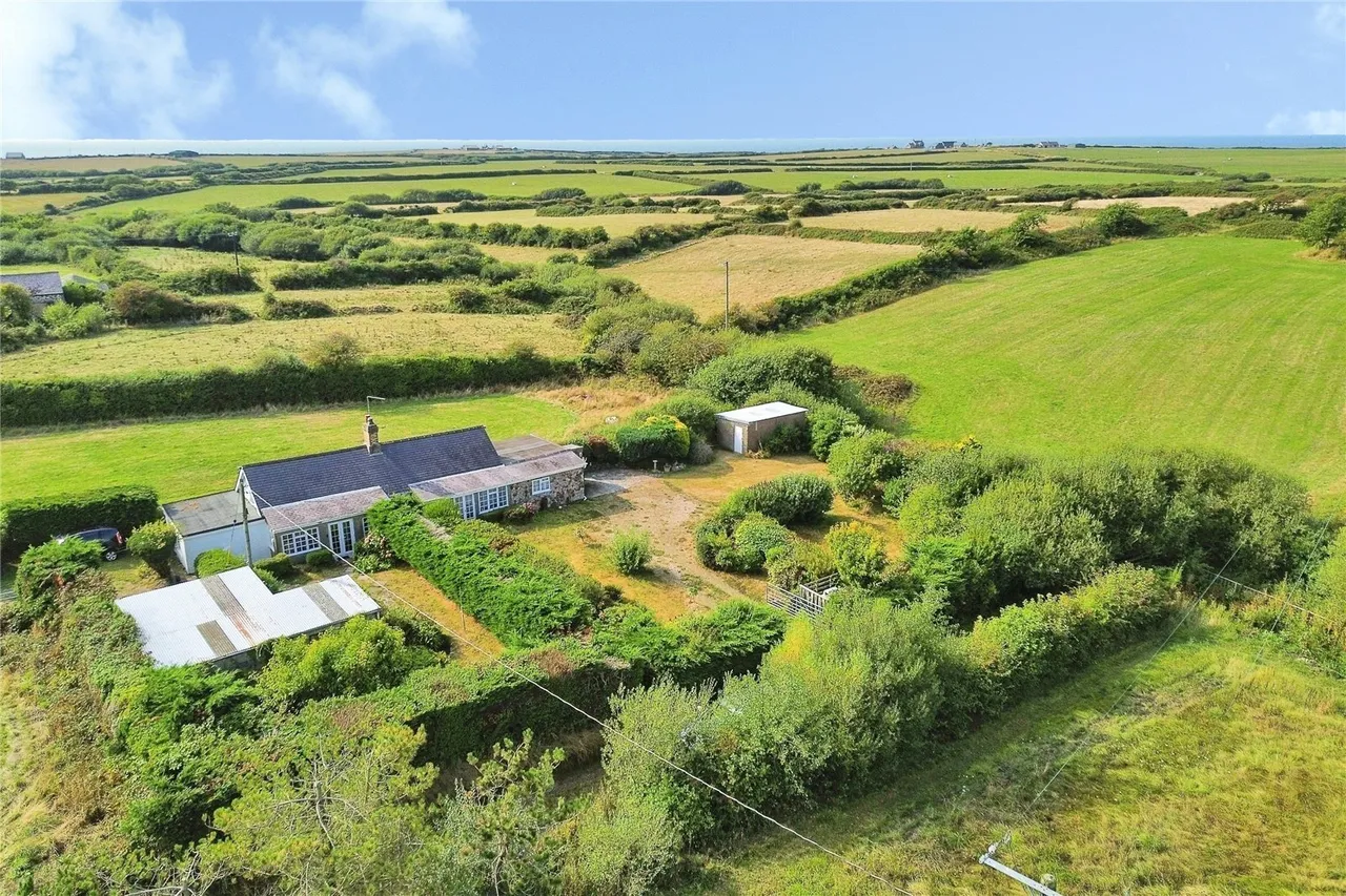 Rhydlios, Rhoshirwaun, LL53, photo 2