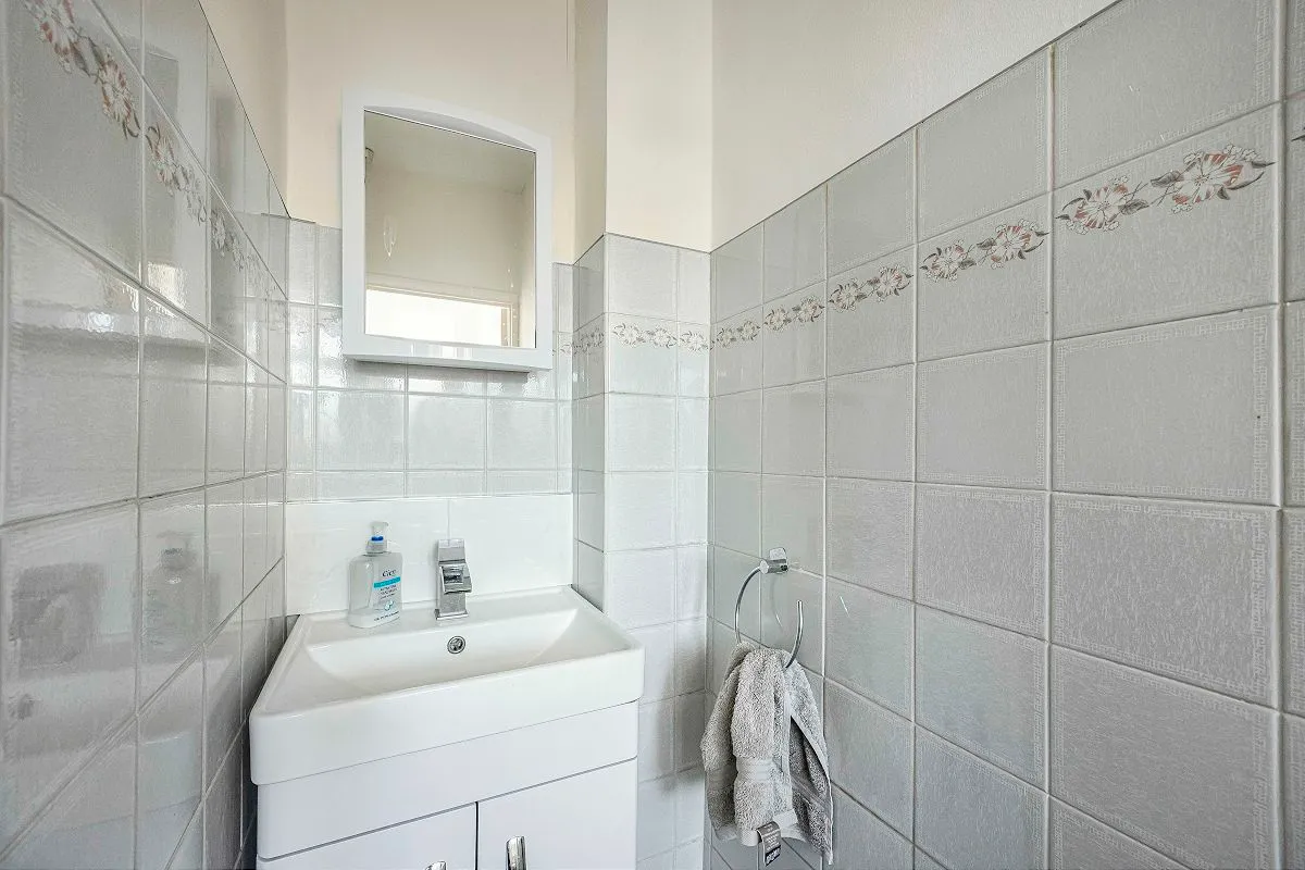 Bentley Drive, Ilford, Essex, IG2 6QD, photo 10