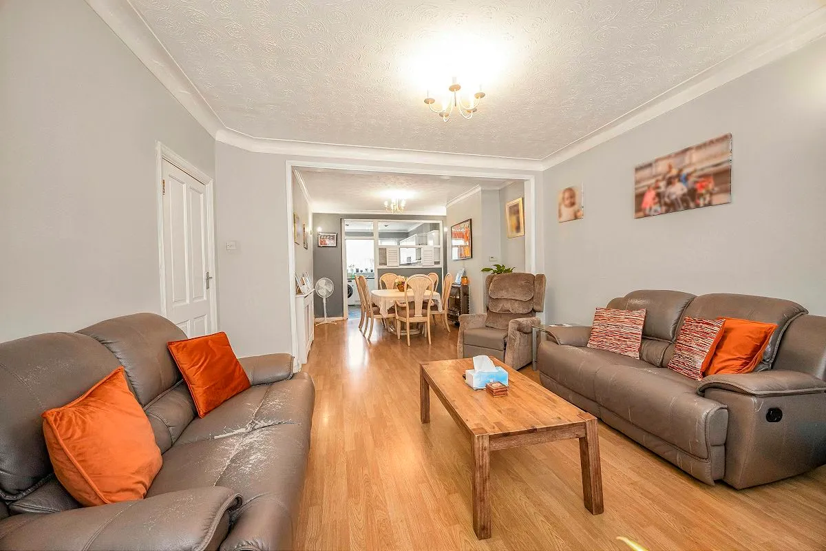 Bentley Drive, Ilford, Essex, IG2 6QD, photo 4
