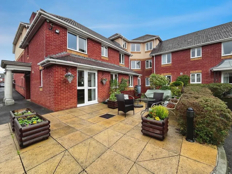 Victoria Road, Farnborough, GU14, photo 2