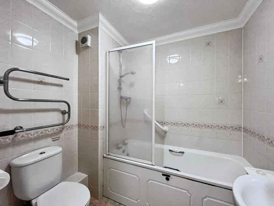 Victoria Road, Farnborough, GU14, photo 6