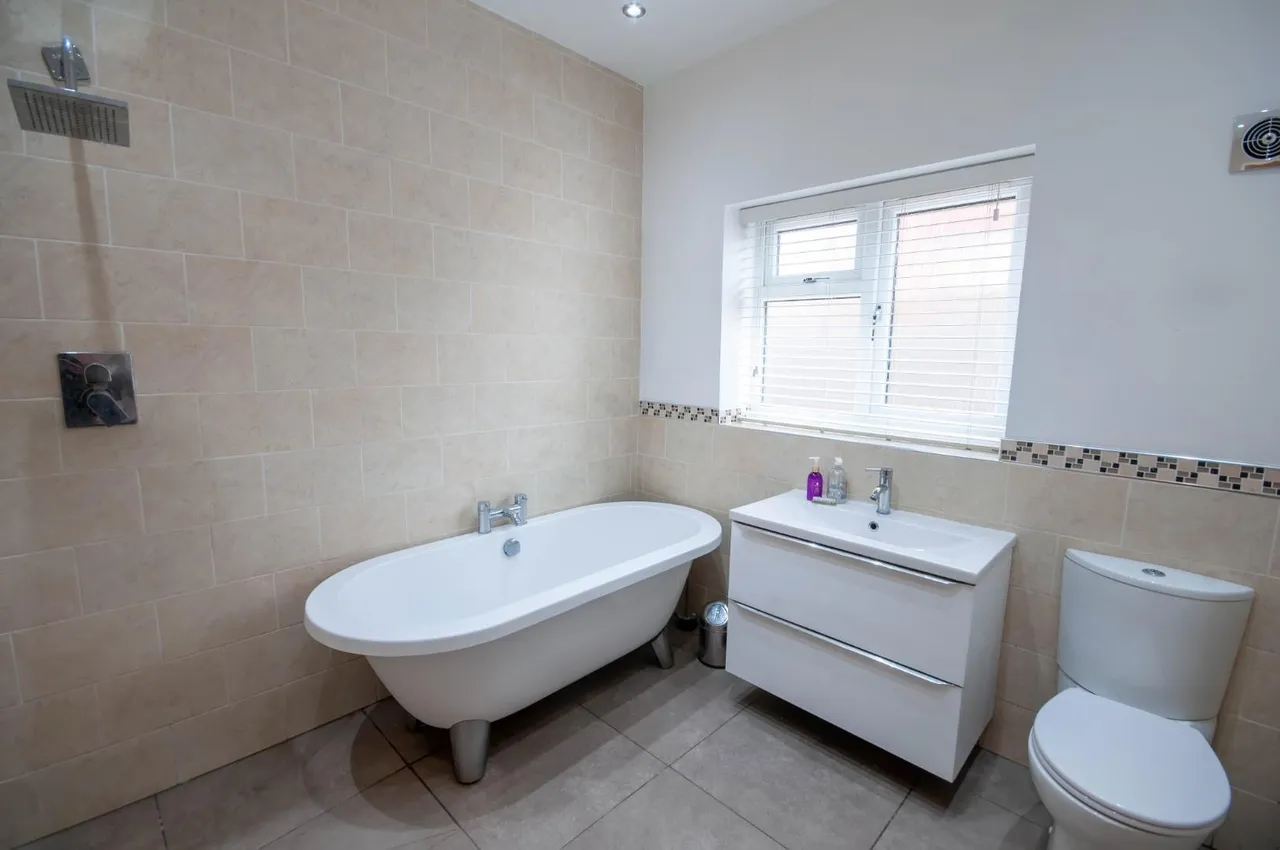 Radcliffe New Road, Whitefield, Manchester, M45 7RP, photo 11