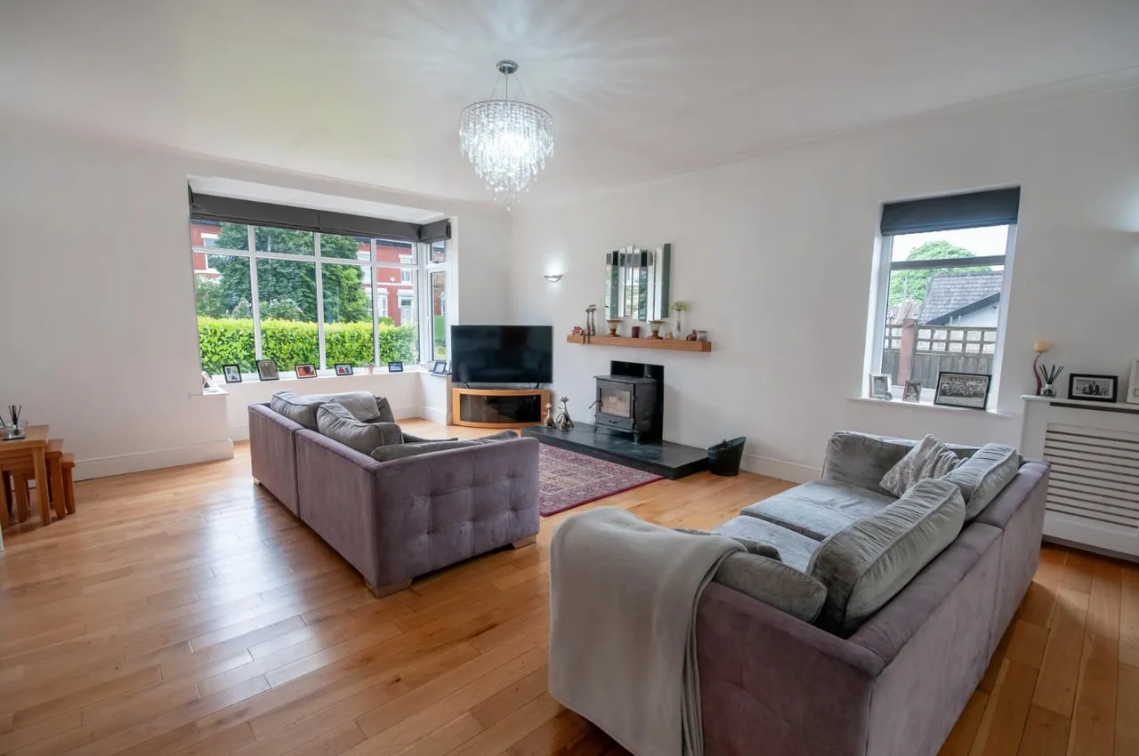 Radcliffe New Road, Whitefield, Manchester, M45 7RP, photo 2
