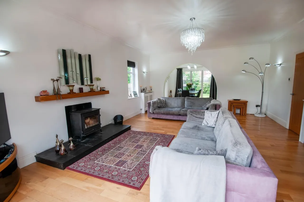 Radcliffe New Road, Whitefield, Manchester, M45 7RP, photo 3