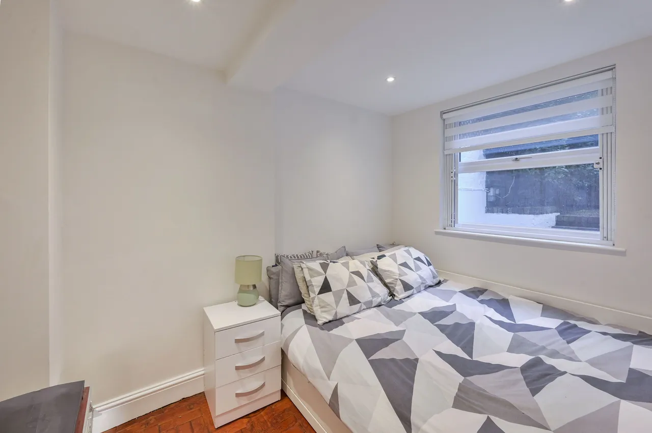Flat 2, 16 Monmouth Road, London, photo 5