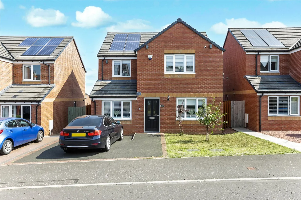 4 bed house for sale — McGregor Crescent, Whitburn, Bathgate, West Lothian, EH47