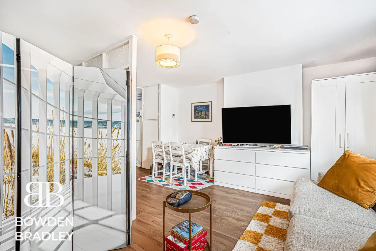 1 bed flat for sale — Waddington Street, London, E15