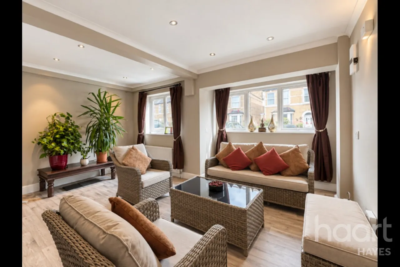 Edgar Road, West Drayton, UB7, photo 2