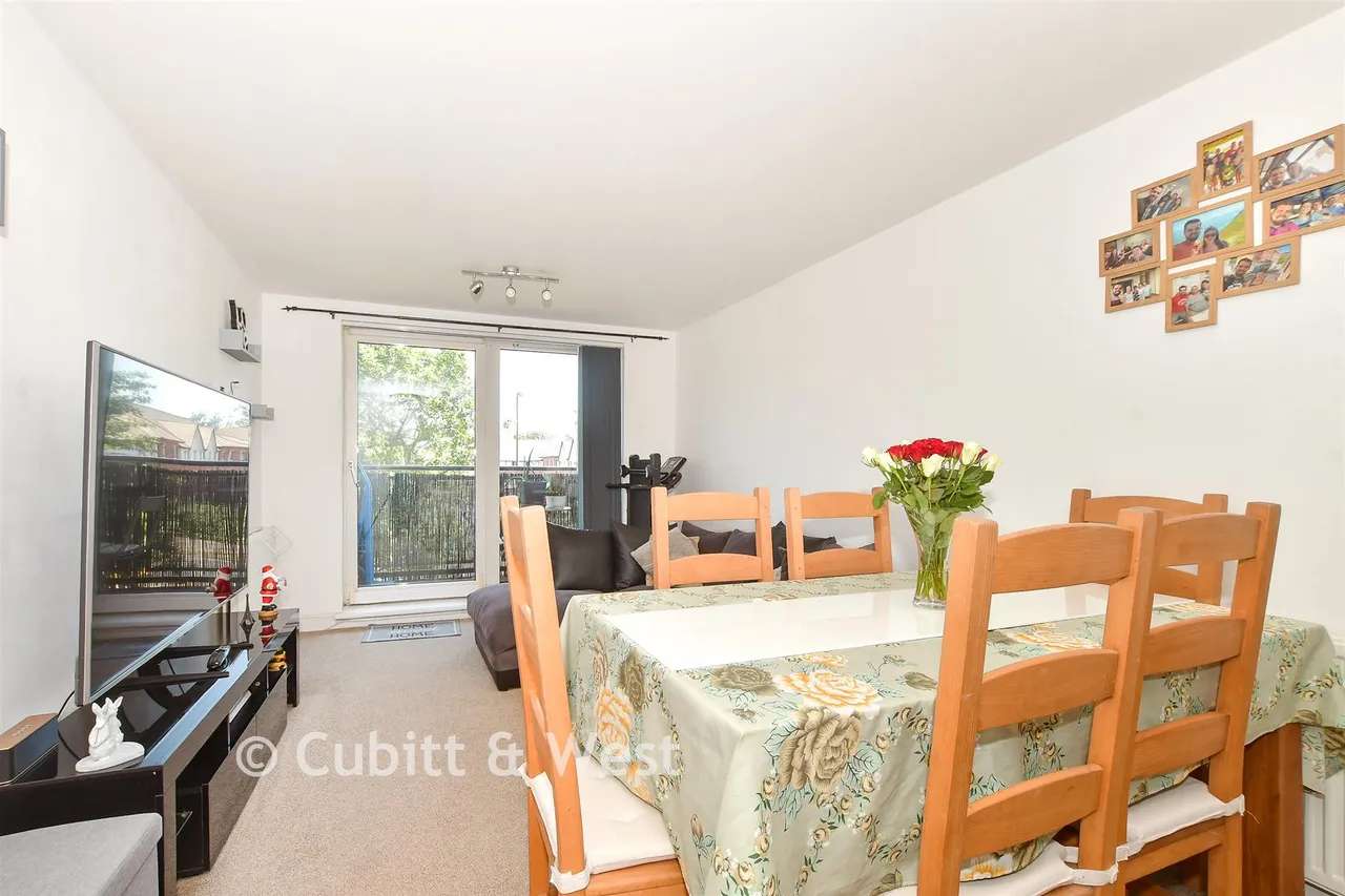 Commonwealth Drive, Three Bridges, RH10, photo 10