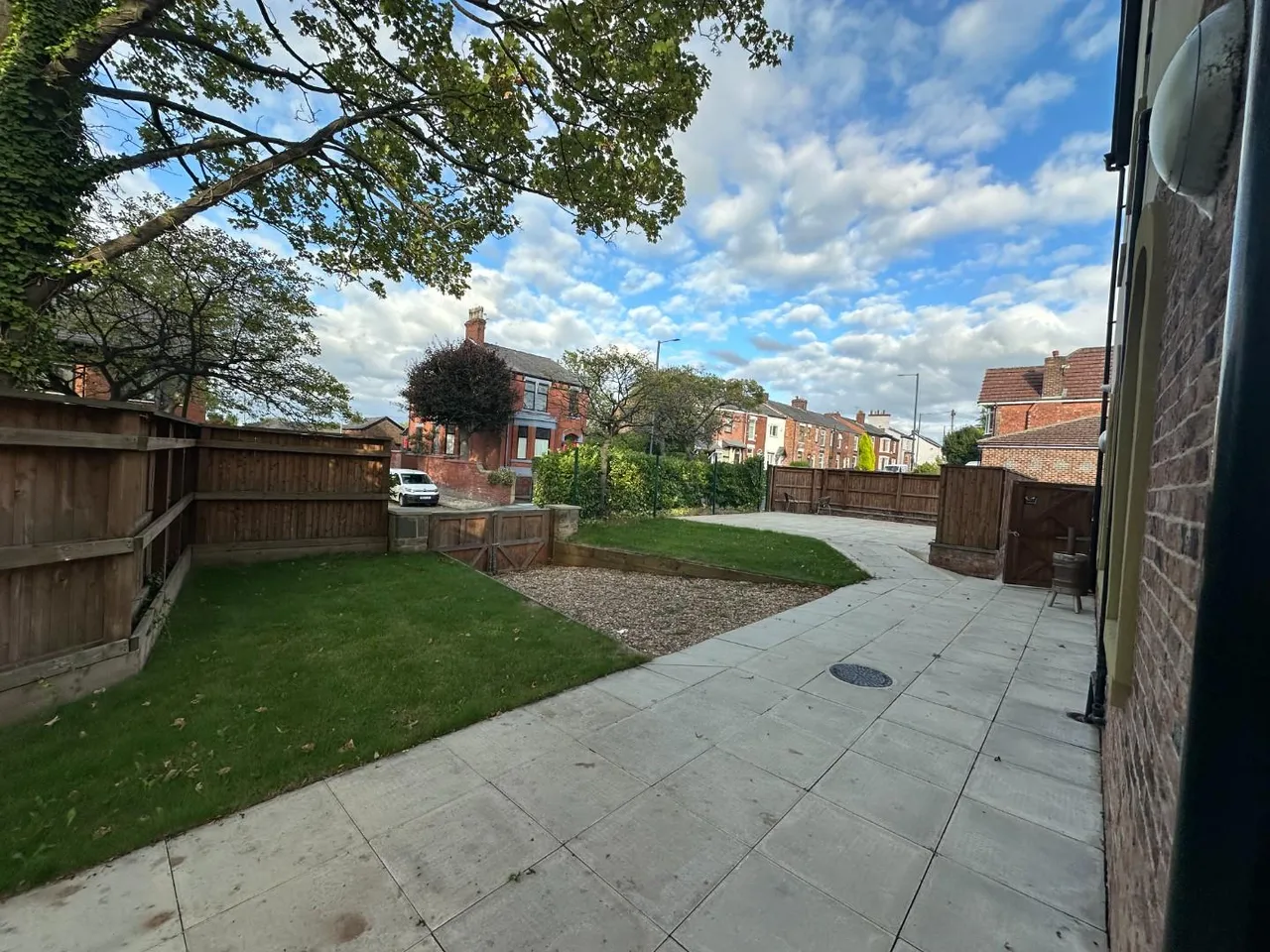 Sunningdale Road, Denton, Manchester, M34 7GP, photo 2