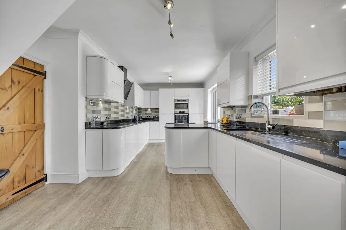 Lawns Way, Collier Row, Romford, RM5 3TD, photo 8