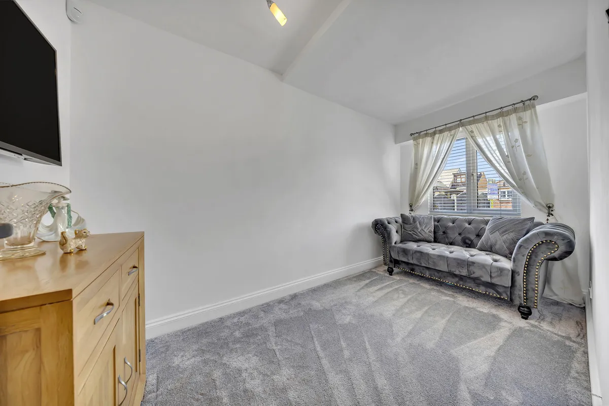 Lawns Way, Collier Row, Romford, RM5 3TD, photo 13