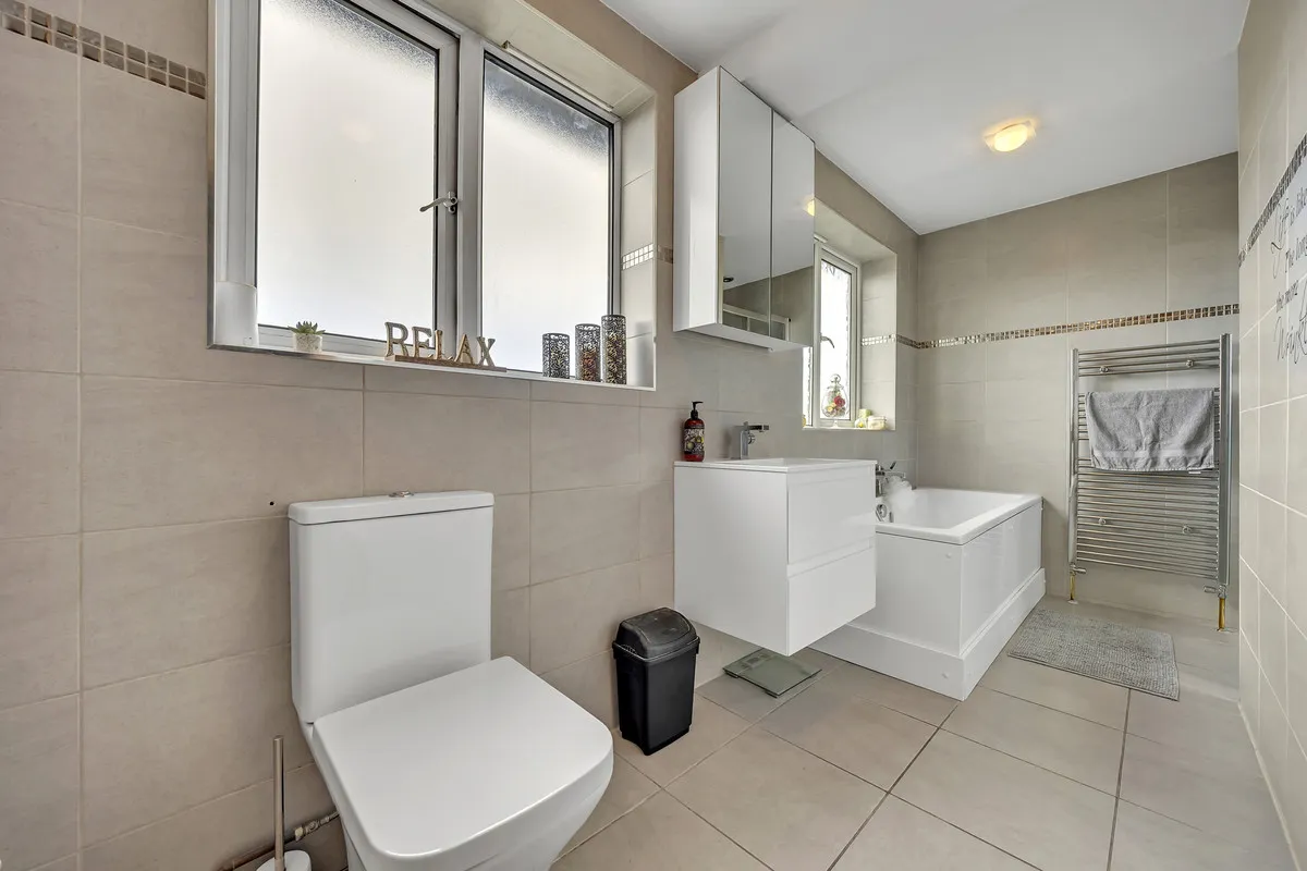 Lawns Way, Collier Row, Romford, RM5 3TD, photo 19