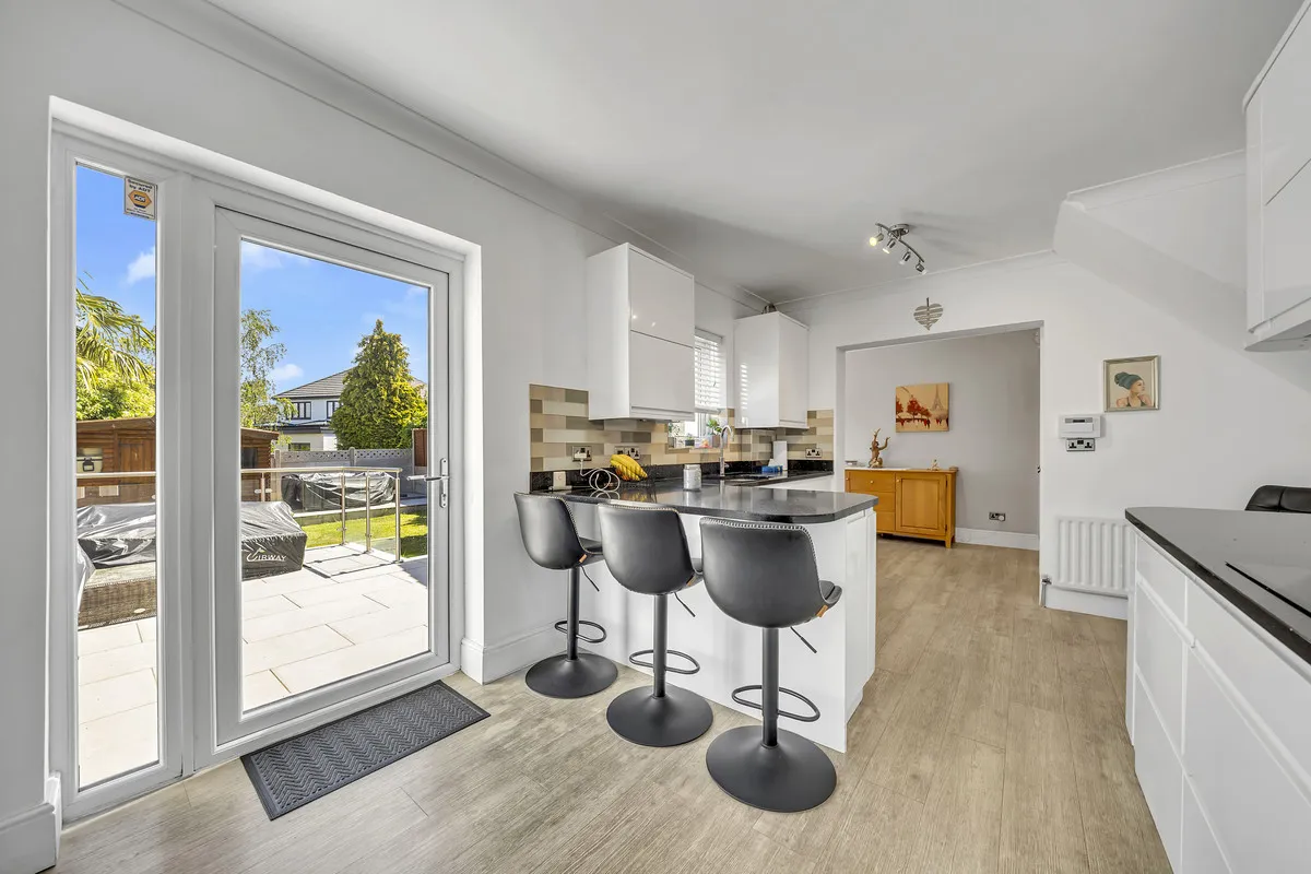 Lawns Way, Collier Row, Romford, RM5 3TD, photo 2