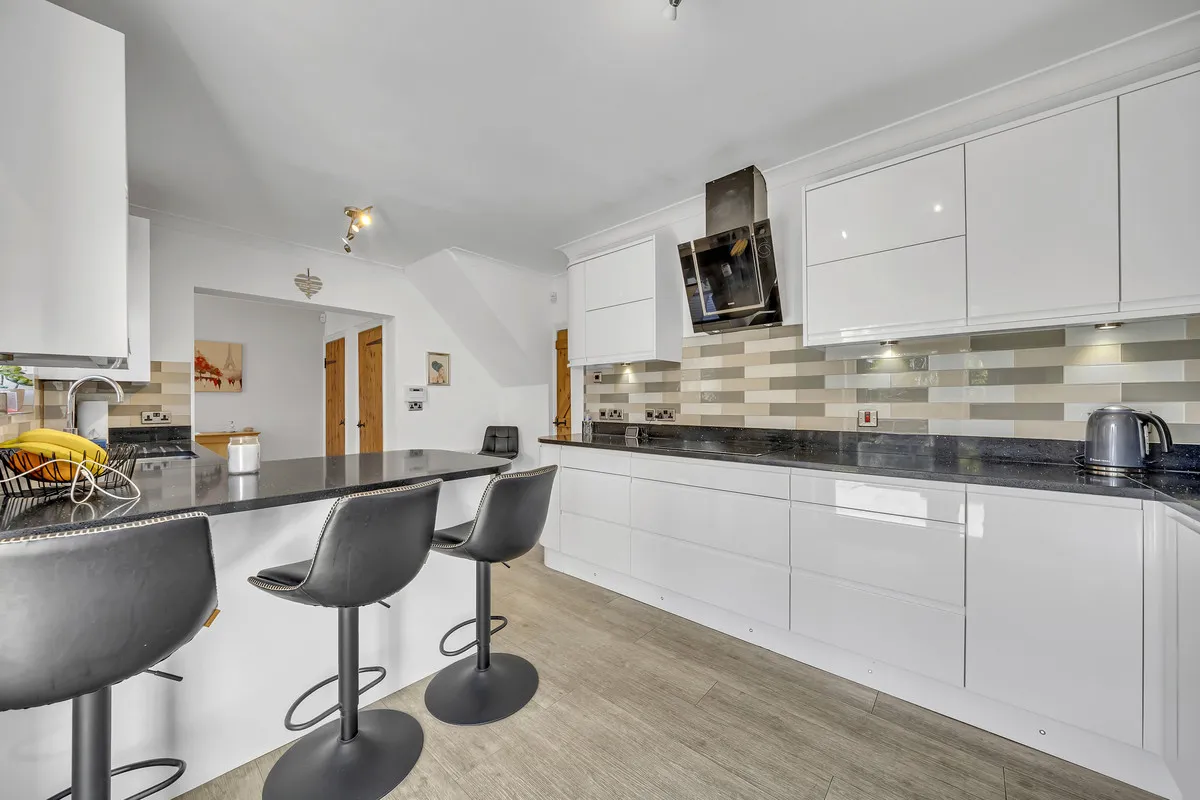 Lawns Way, Collier Row, Romford, RM5 3TD, photo 6
