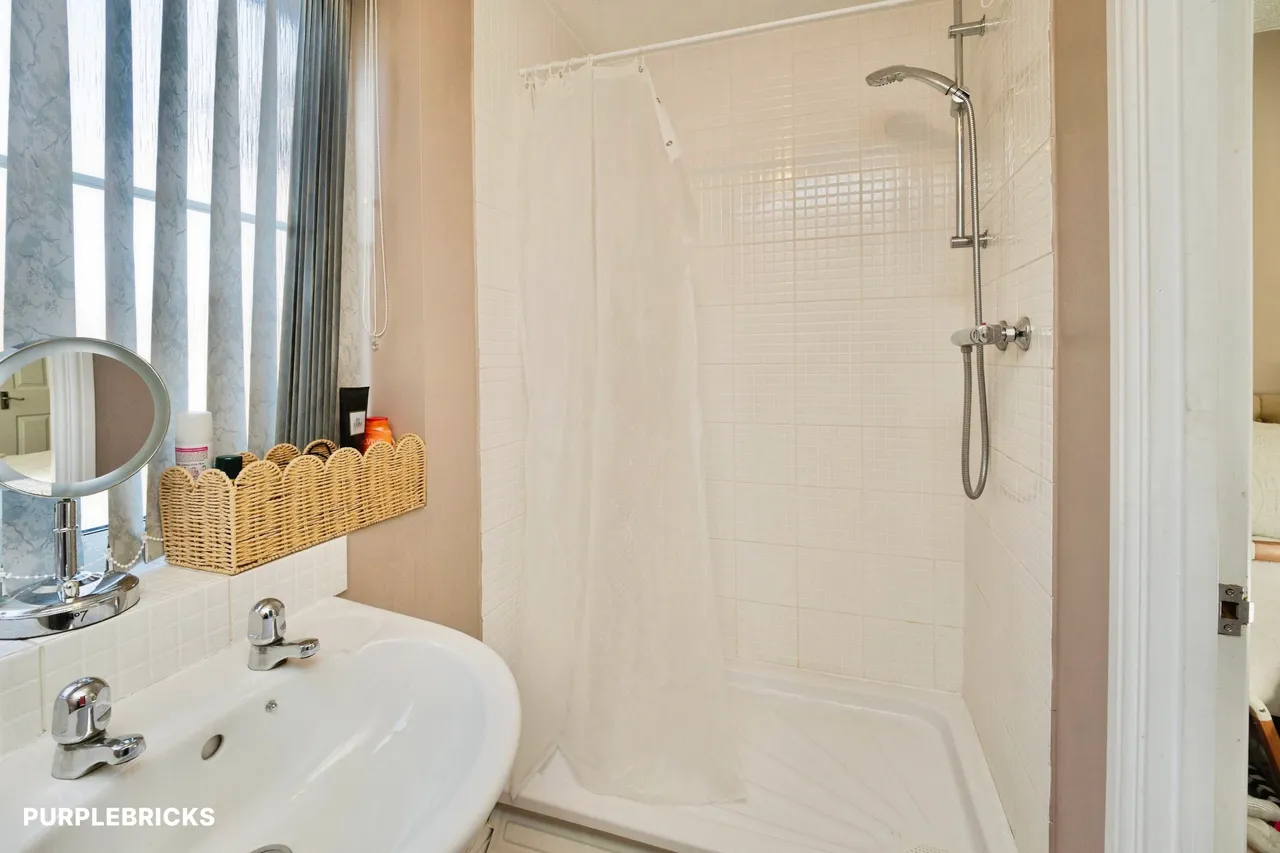 Thornroyd Drive, Bradford, BD4, photo 14