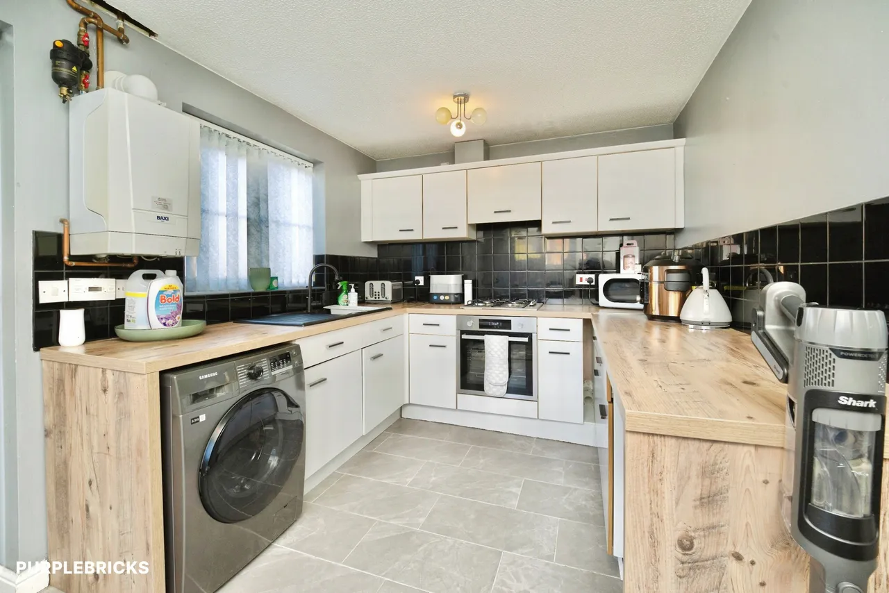 Thornroyd Drive, Bradford, BD4, photo 9