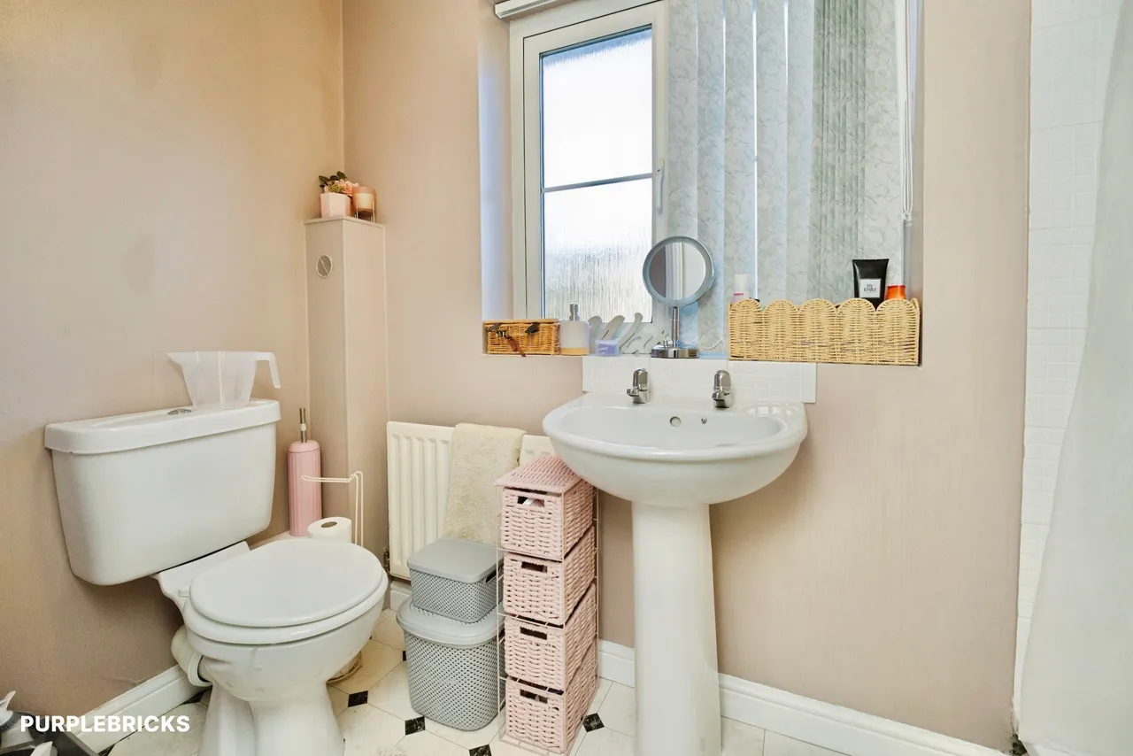 Thornroyd Drive, Bradford, BD4, photo 13