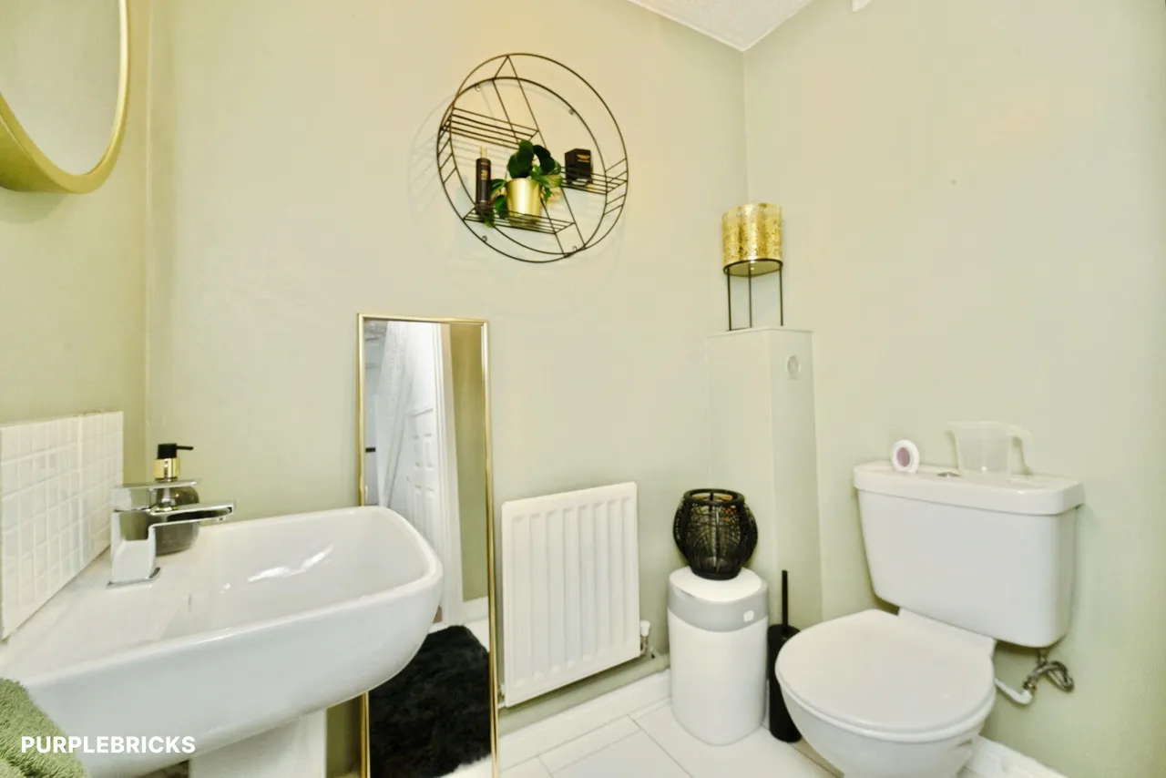 Thornroyd Drive, Bradford, BD4, photo 11