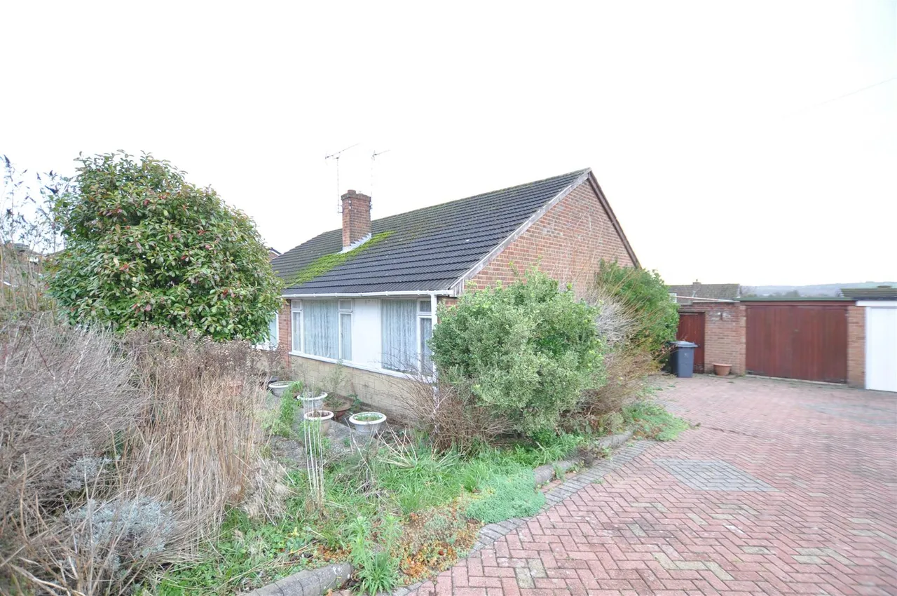 2 bed house for sale, Charnwood Road, Burton-On-Trent, DE13