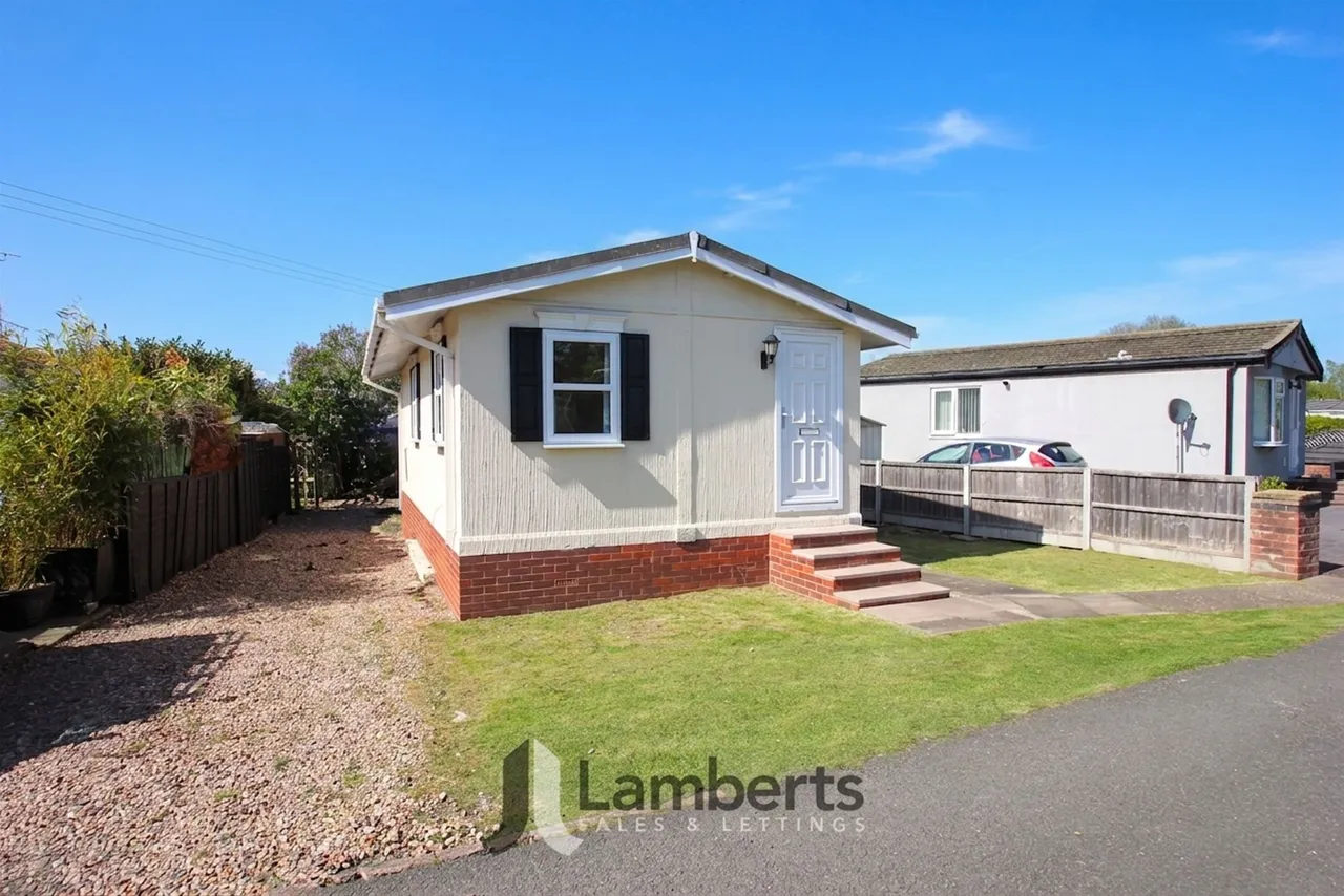 1 bed house for sale — 4 Oversley Mill Park, Alcester
