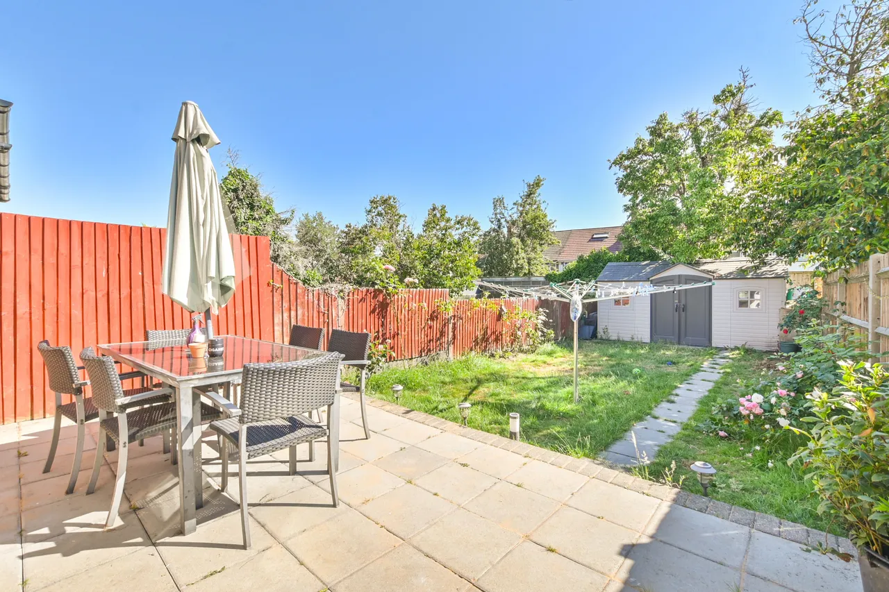 14 Walton Close, London, photo 3