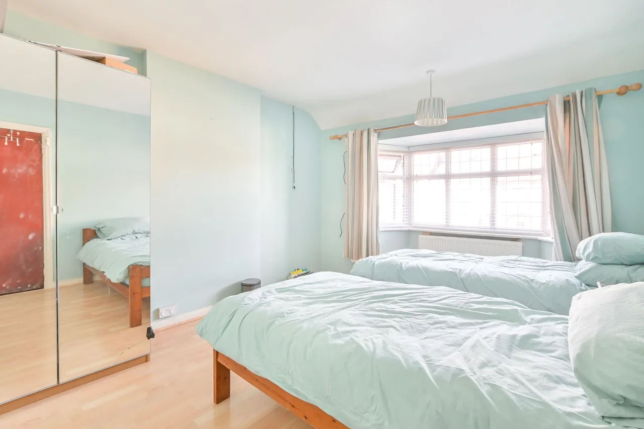 14 Walton Close, London, photo 11