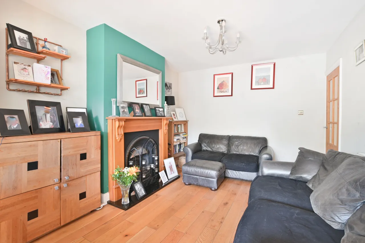 14 Walton Close, London, photo 6