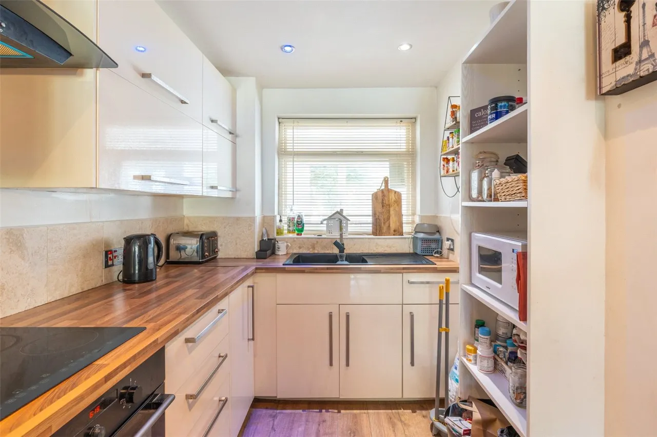 Runnymede Avenue, Bearwood, BH11, photo 7