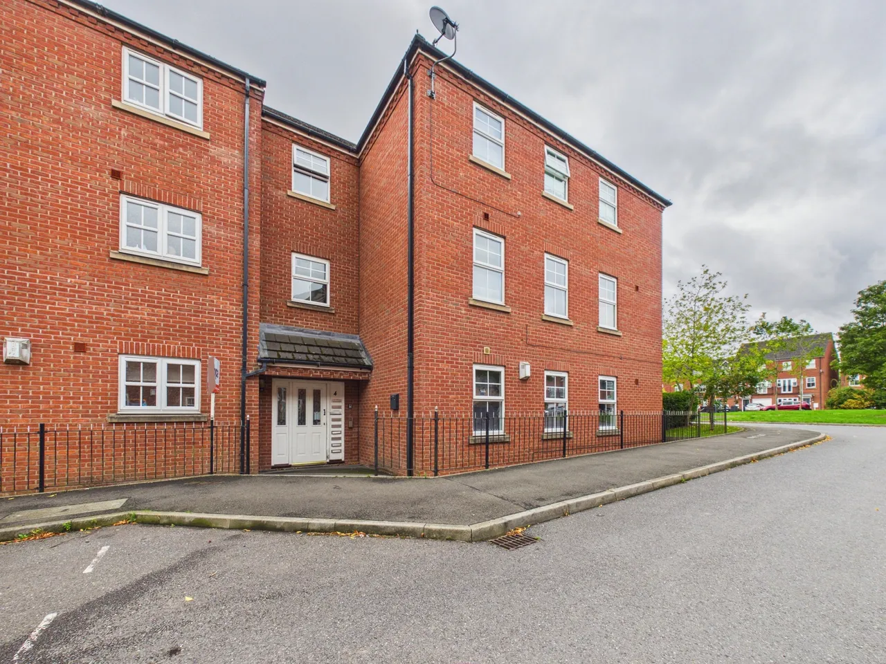 2 bed flat for sale — Marlborough Road, Nuneaton, CV11