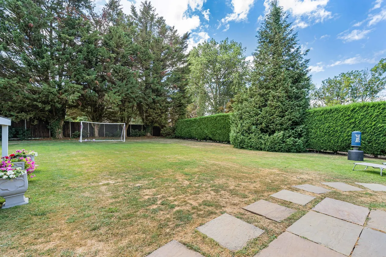 Mayfield Gardens, Staines-upon-Thames, TW18, photo 31