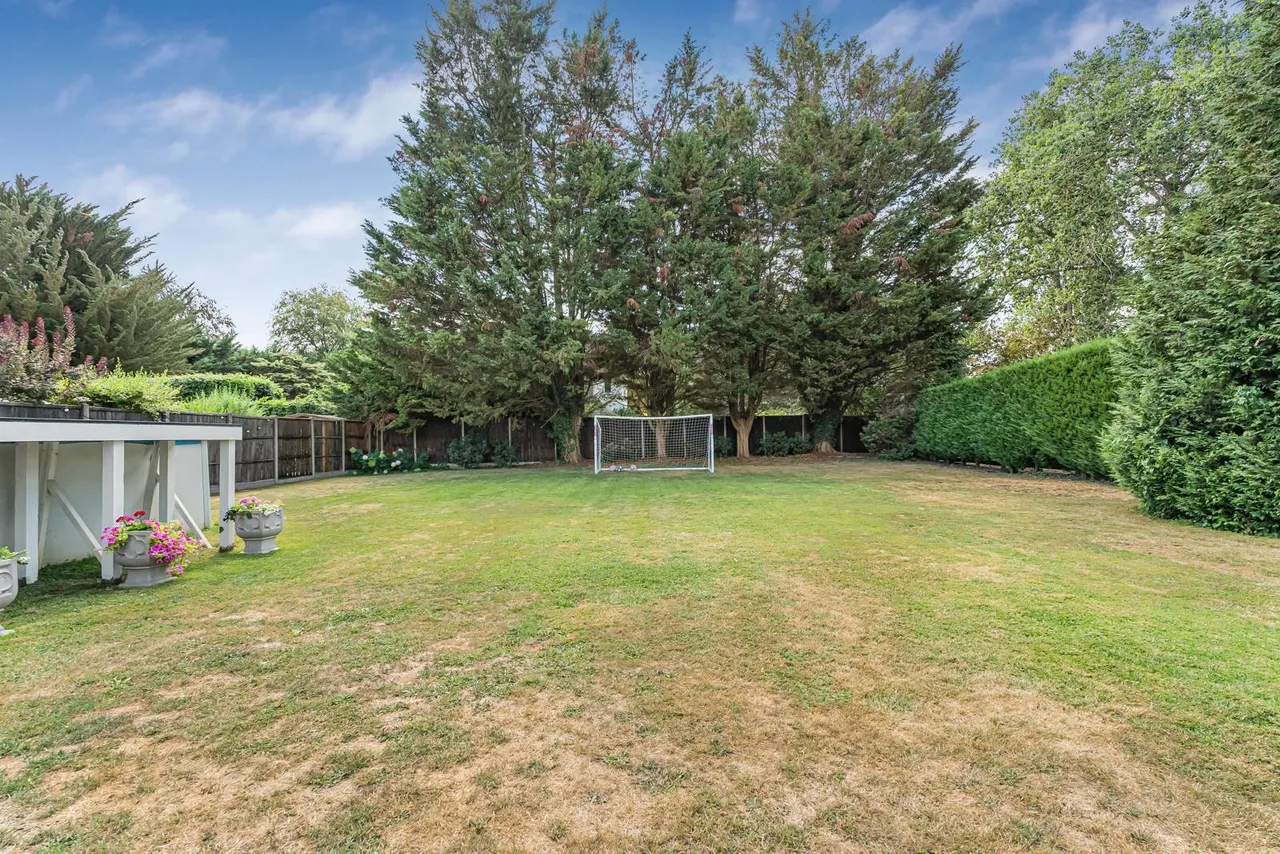 Mayfield Gardens, Staines-upon-Thames, TW18, photo 30