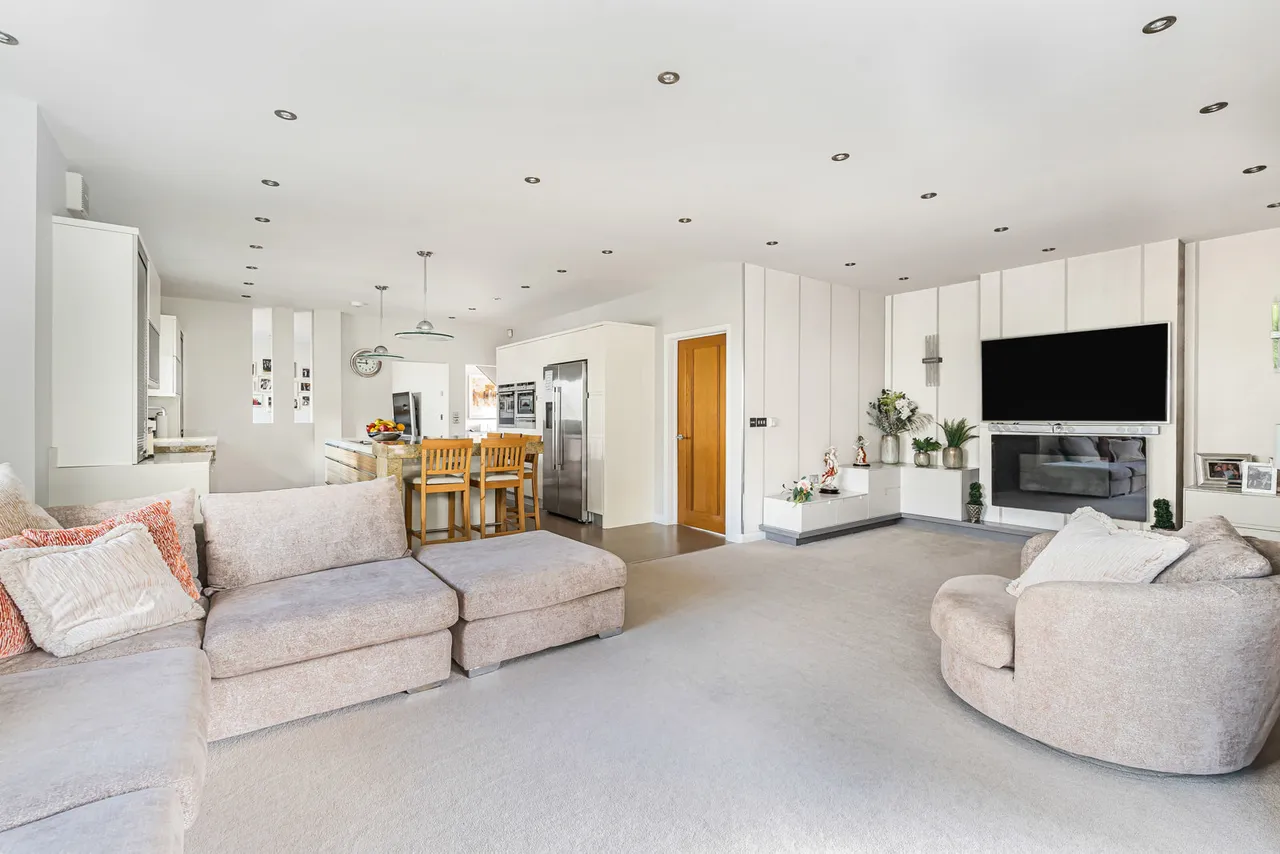 Mayfield Gardens, Staines-upon-Thames, TW18, photo 6