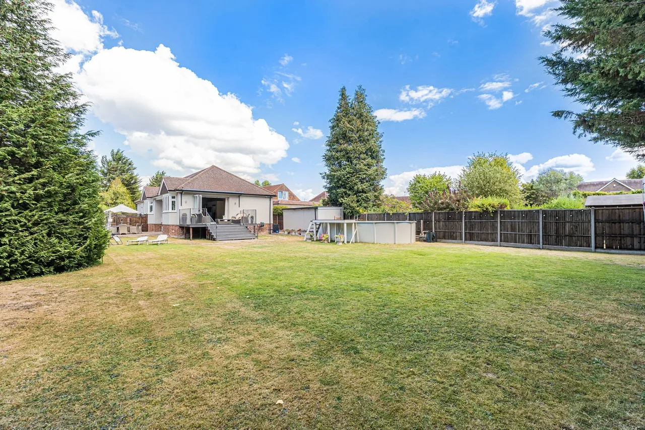 Mayfield Gardens, Staines-upon-Thames, TW18, photo 32