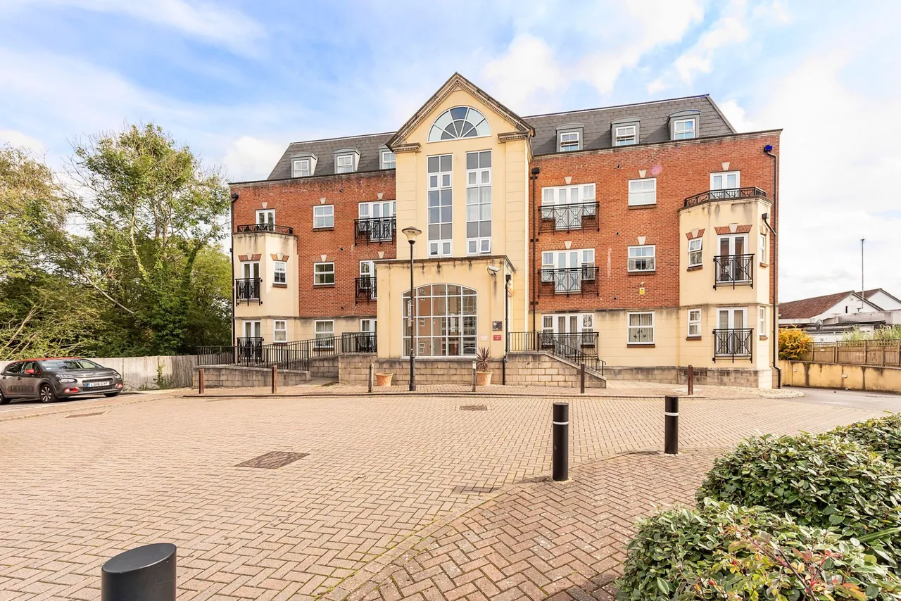 2 bed flat for sale — Post Office Lane, Beaconsfield, HP9