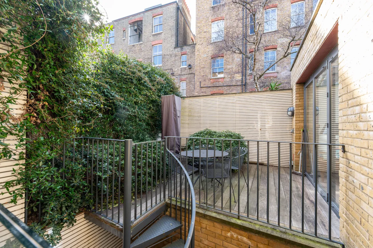 42 Roland Way, London, photo 11
