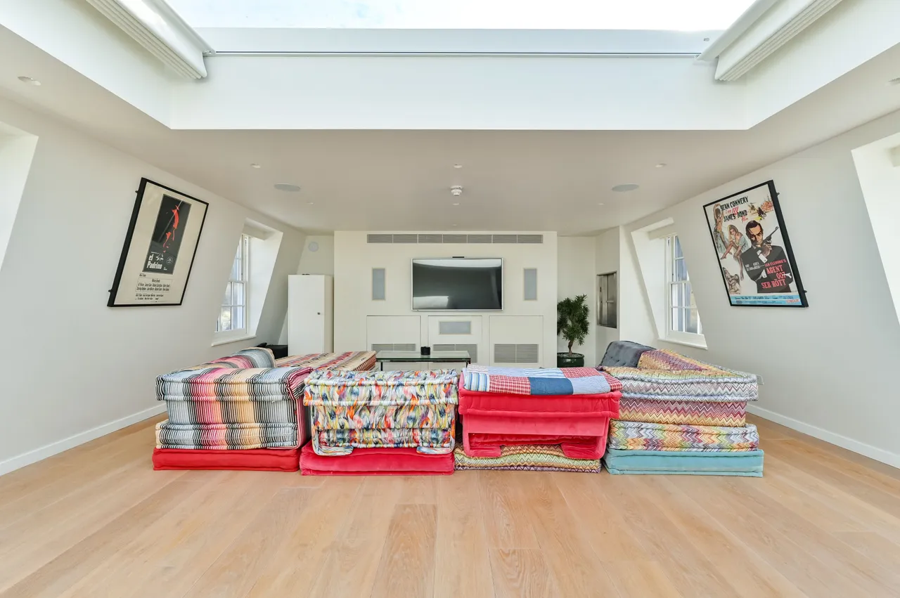 42 Roland Way, London, photo 4
