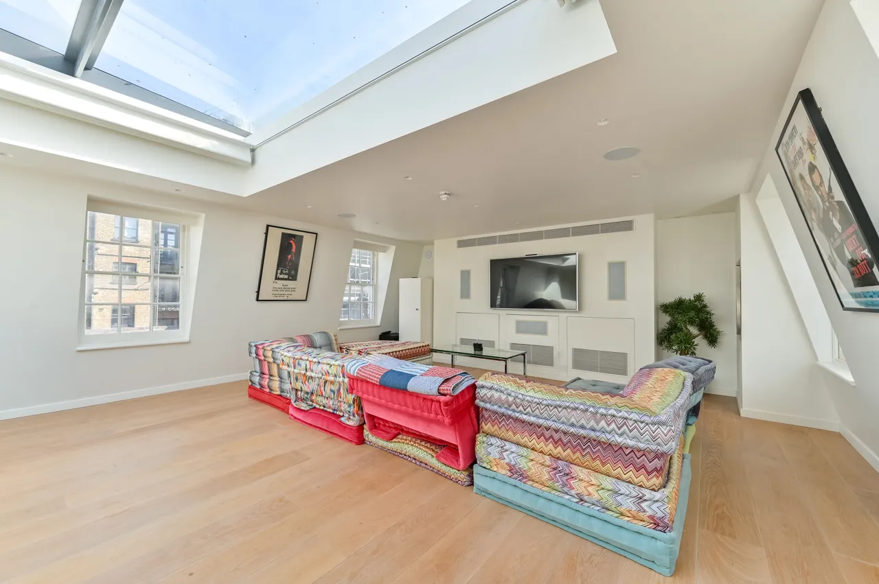 42 Roland Way, London, photo 10