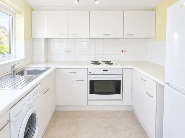 Edinburgh Court, Regents Park, SO15, photo 3
